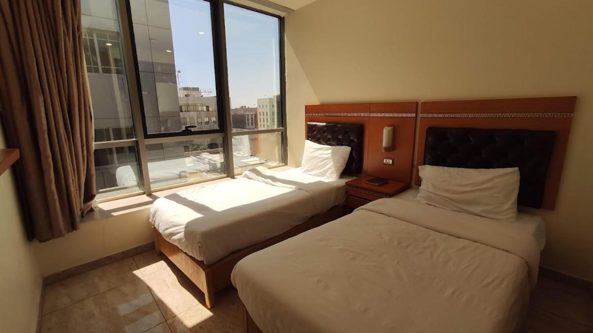 Jawharet Alswefiah Hotel Suites Amman Esterno foto